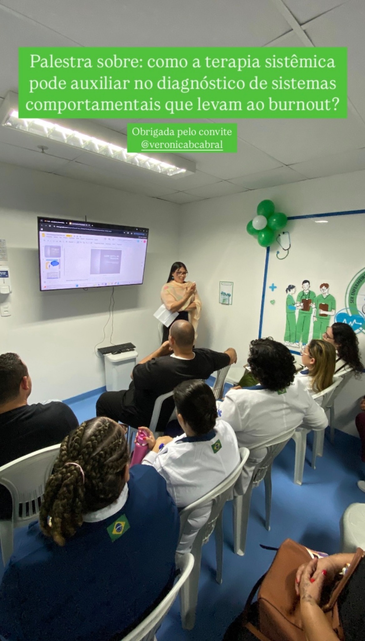 Priscila ministrando palestra